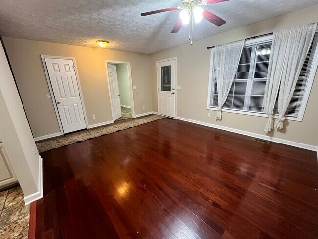 Building Photo - 476 Bill Russell Rd