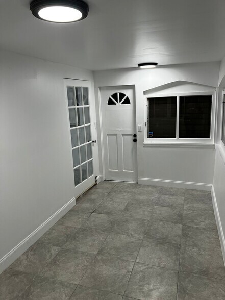 Entrance - 614 S K St