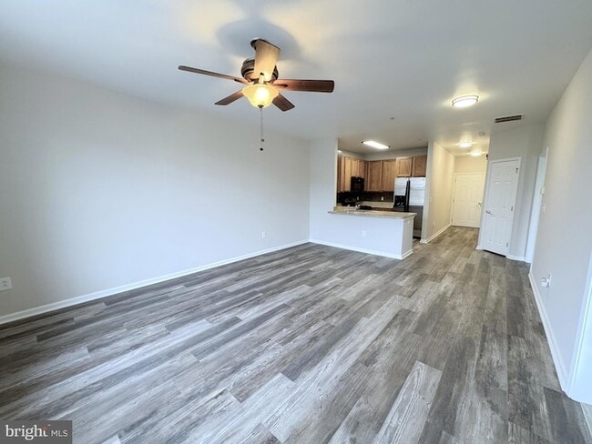 Building Photo - 525 Highland Ests