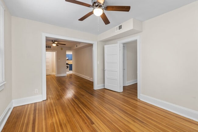 Building Photo - True Ghent Beauty 2/1 Move in Now