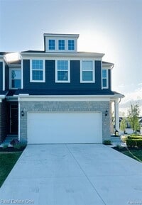 Building Photo - 4932 Glenora Dr