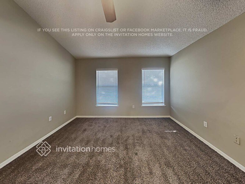 Building Photo - 5627 Oakwood Knoll Dr