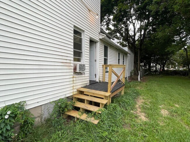 Building Photo - 2096 W 93