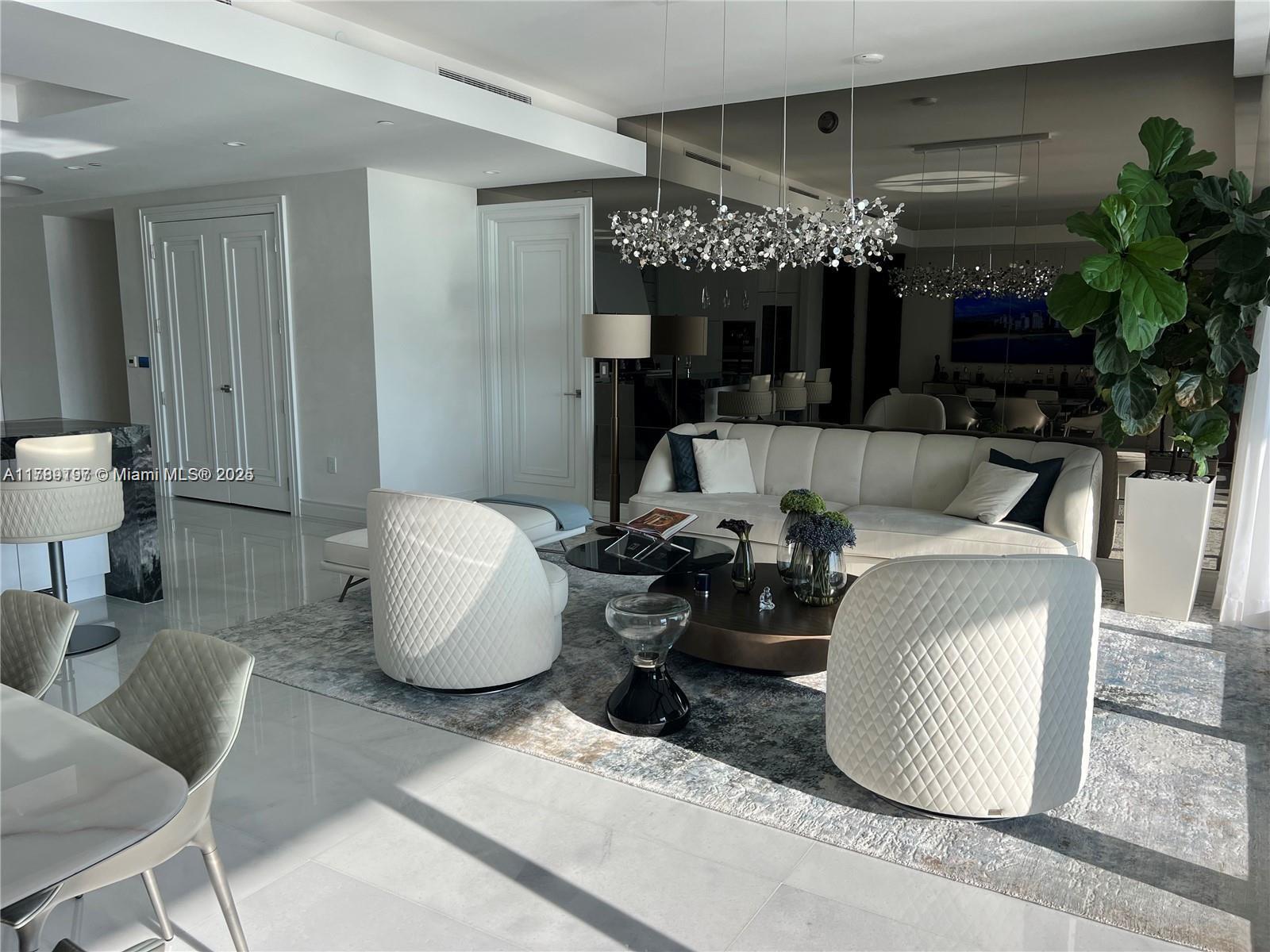 Building Photo - 17901 Collins Ave