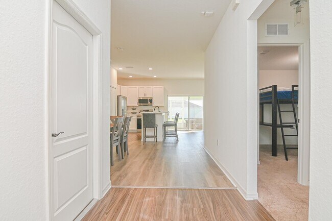 Building Photo - 285 Arbuthnot St