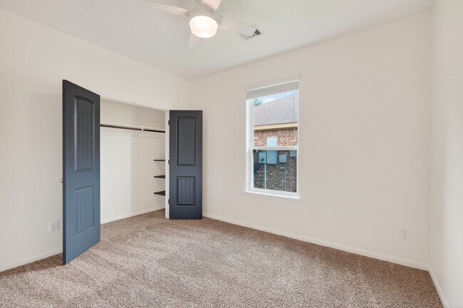 Building Photo - 12027 Rockridge Falls Dr