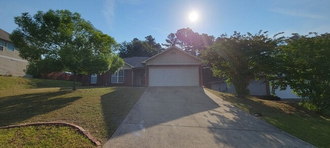 Building Photo - 4 Bedroom/ 2 Bath Home close to Fort Benning