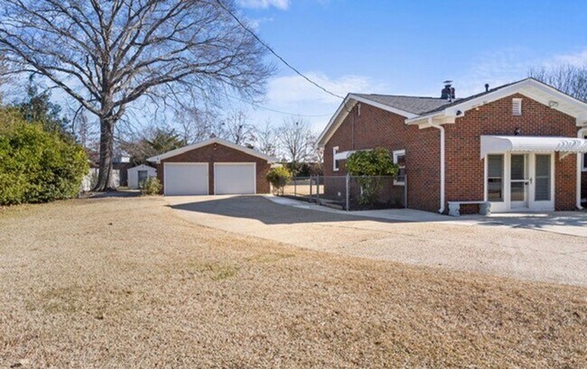Building Photo - 1404 Shelton Rd