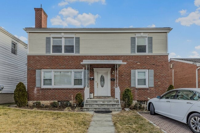 Building Photo - 120 Woodside Ave