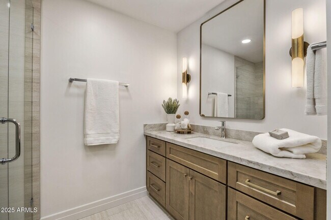 Building Photo - 7339 E Solano Dr