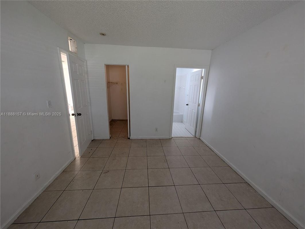 Building Photo - 720 NW 15th Terrace