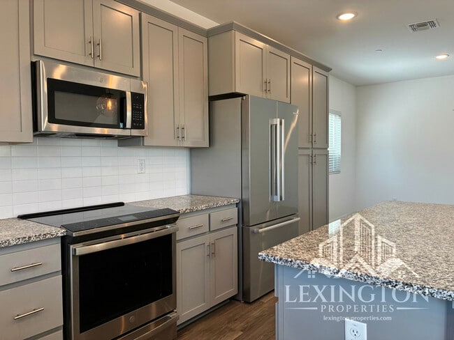 Building Photo - Beautiful Modern, 3BD/2.5BA Home in Rancho...