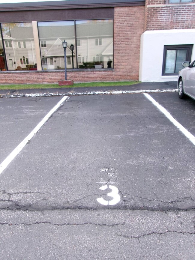 Building Photo - 222 S Ten Broeck St