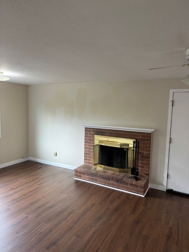 Building Photo - Charming 3 Bed / 2 Bath Ranch on Large Lot – Cul-de-Sac Location – $2,495/mo