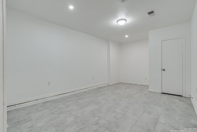 Building Photo - 9958 Panther Bay
