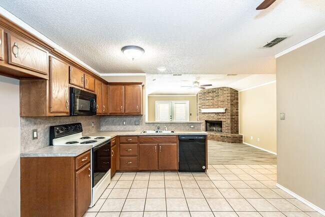 Building Photo - 242 Mossycup Dr