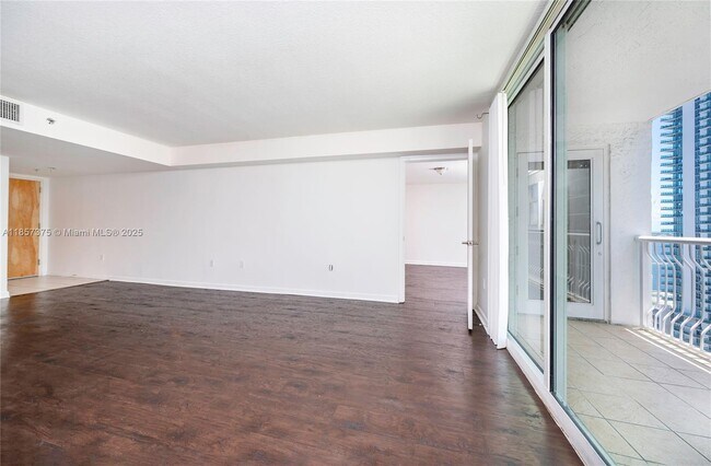 Building Photo - 1200 Brickell Bay Dr