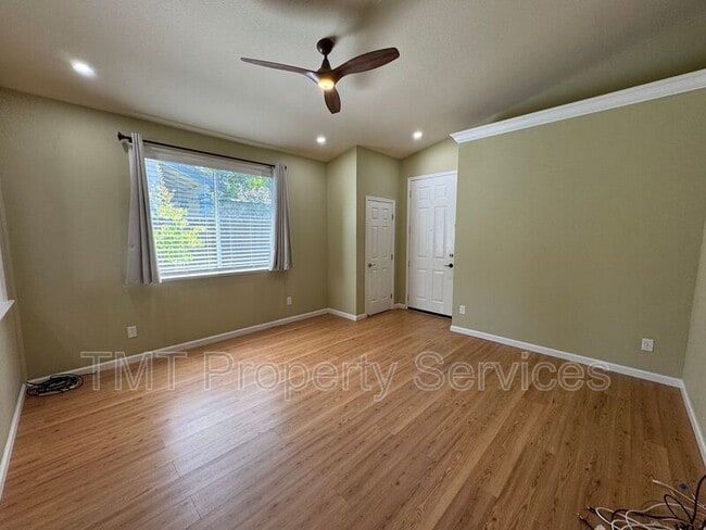 Building Photo - 301 Brimfield Ct