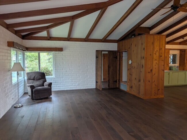 Building Photo - 3BD/2BA Home in Meadow Vista