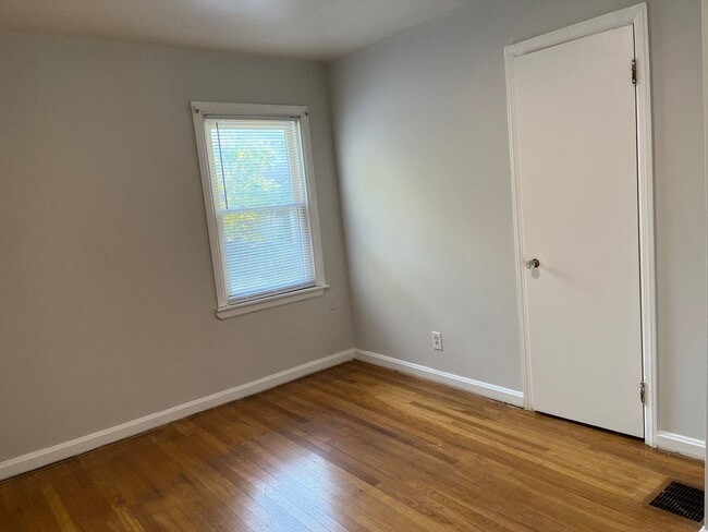 Building Photo - NORWOOD - 2 bed/1.5 bath with 1 car garage. Fenced yard