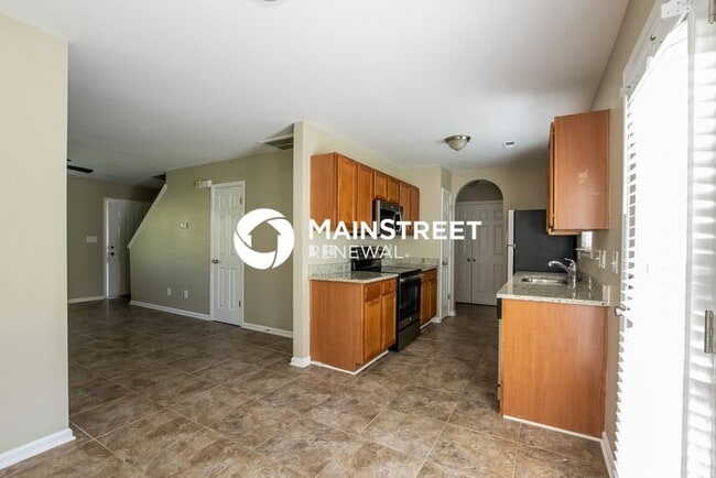 Building Photo - 3 Bedroom Pet-Friendly Home in Charlotte, NC with Main Street Renewal