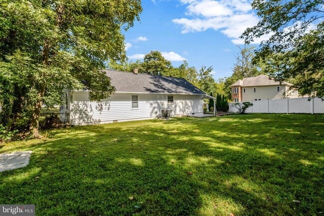 Building Photo - 7555 Park Ln