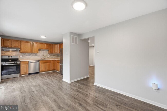 Building Photo - 9018 Jersey Dr