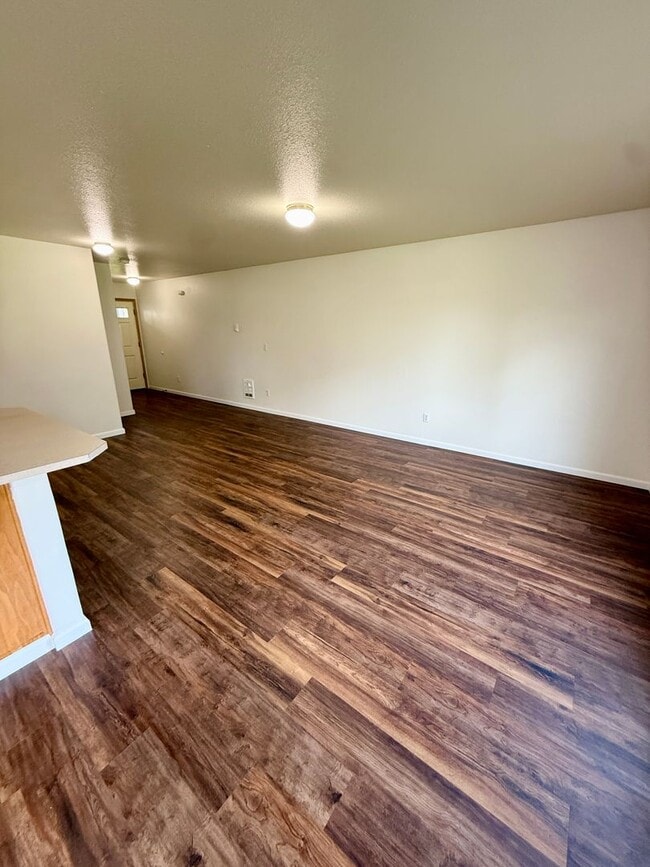 Building Photo - Newly Remodeled 3-Bed, 2.5-Bath Duplex for Rent in Longview