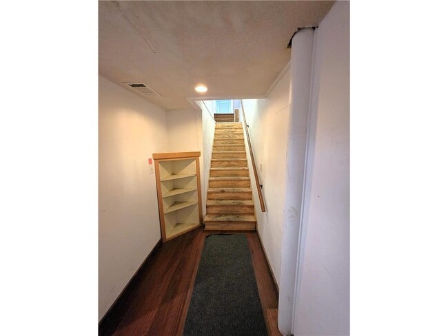 Building Photo - 206 2nd Ave