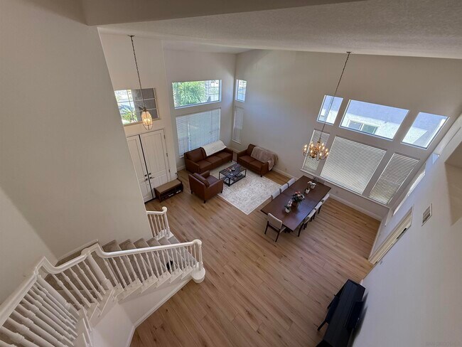 Building Photo - 5006 Palmera Dr