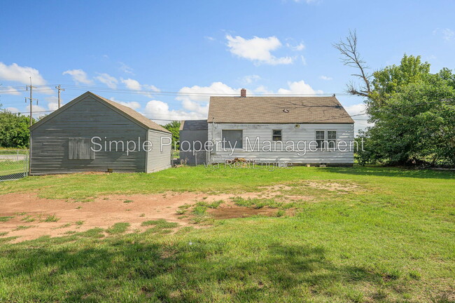 Building Photo - 4012 E Reno Ave