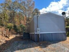 Building Photo - $1,000 - 2 Bedroom / 2 Bath Unfurnished Mo...