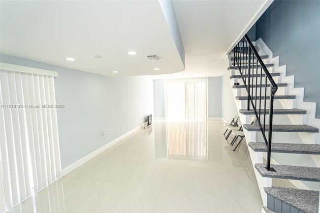 Building Photo - 1070 W 43rd Pl