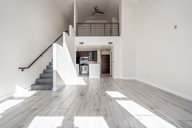 Building Photo - Central Phoenix Condo