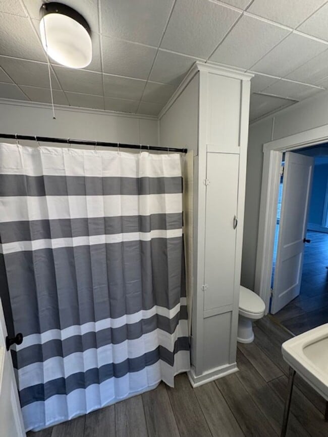 Building Photo - 302 E Washington St