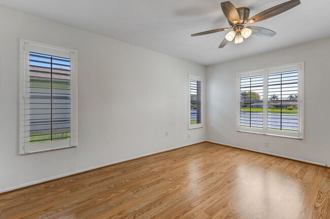 Building Photo - ** LAKEWOOD ** 3 BED / 2 BATH / GARAGE - SINGLE FAMILY HOME - GREAT LOCATION! - PET OK - ANNUAL R...