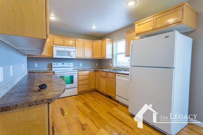Building Photo - Westside Townhome