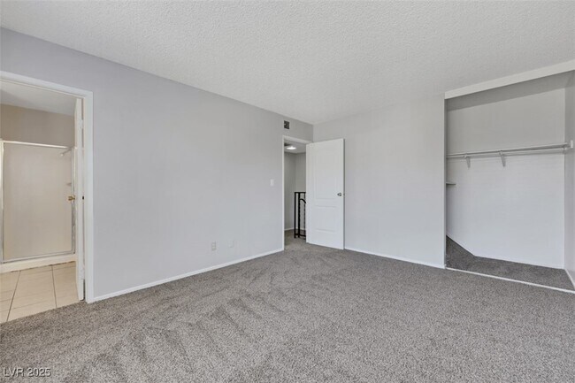 Building Photo - 1520 Hialeah Dr