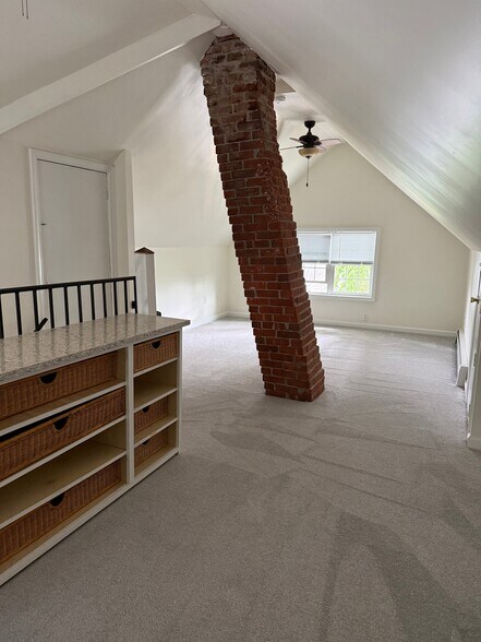 Building Photo - 322 N Elm St