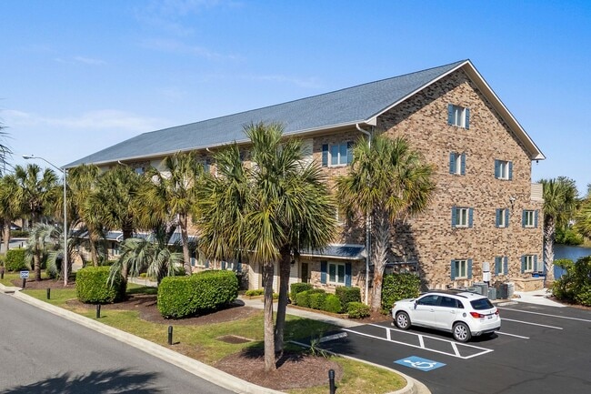 Building Photo - Seasonal Rental Available Now-3/31/26-Wifi...
