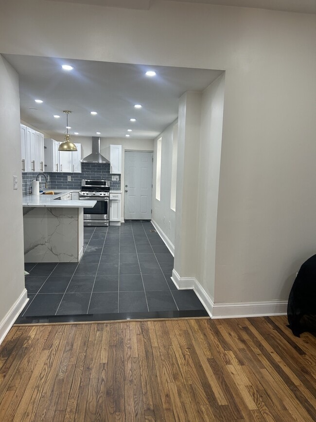 Building Photo - 2016 N Woodstock St