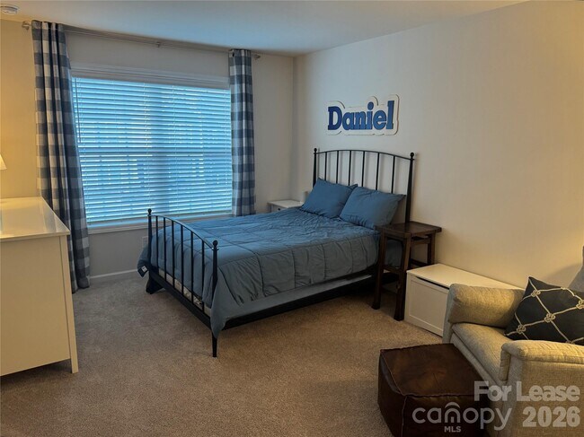 Building Photo - 1058 Thoroughbred Dr.