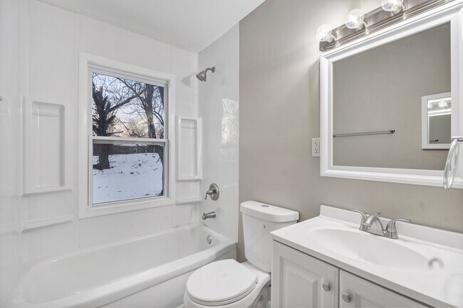 Building Photo - 9725 Medford Dr