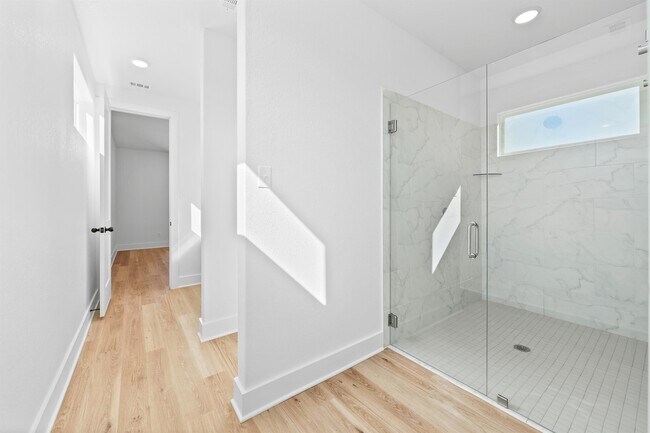 Building Photo - 1326 Morgan's Point Rd