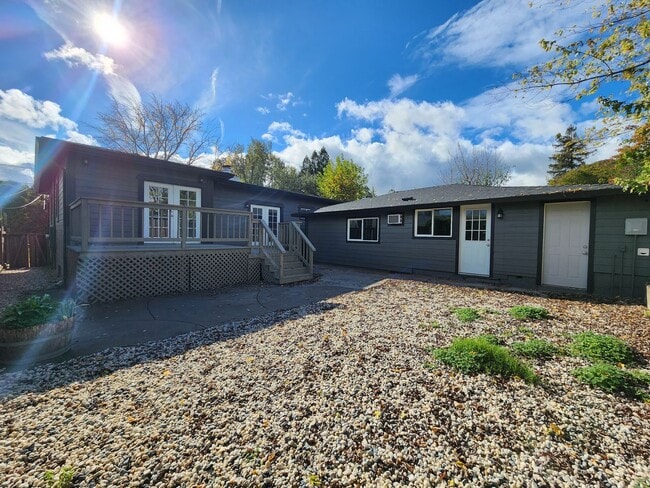 Building Photo - 715 Boyes Blvd