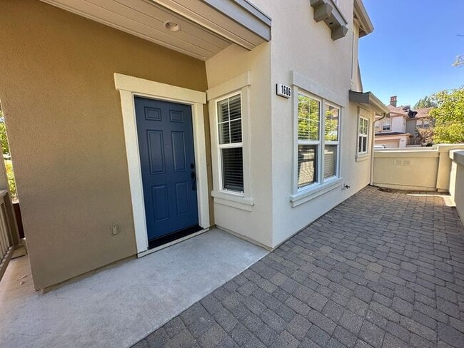 Building Photo - 1606 Lone Oak Trail