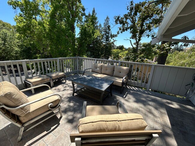 Building Photo - Must See Spacious Alamo 4BR Home with Remo...