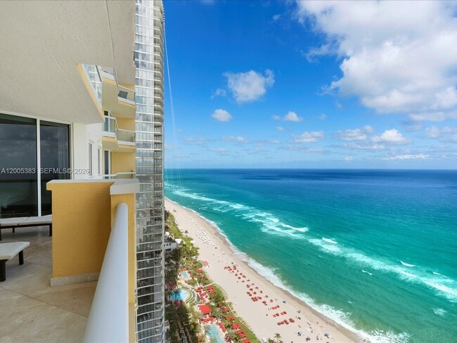 Building Photo - 17875 Collins Ave