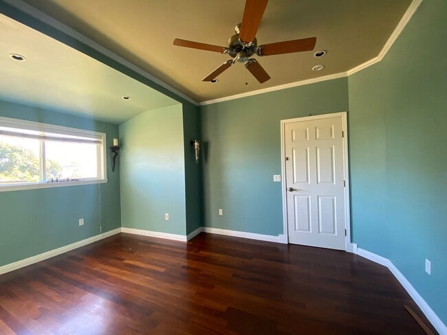 Building Photo - Large 3 Bed, 2 bath plus bonus room with w...