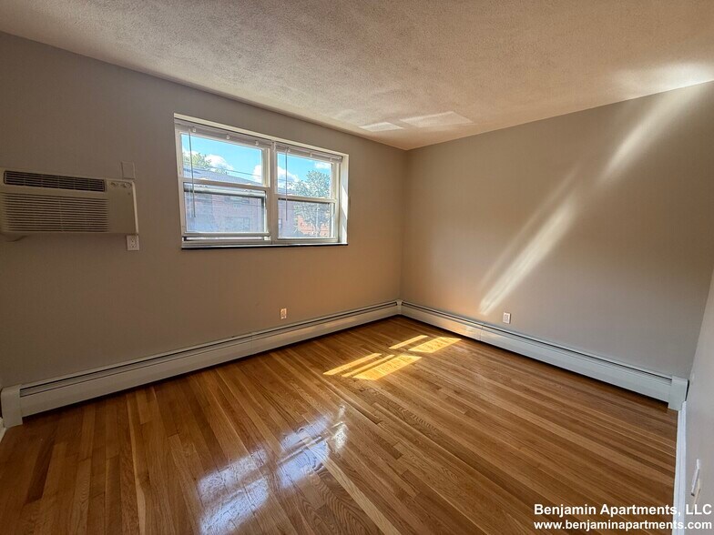 Building Photo - 268 Grove St